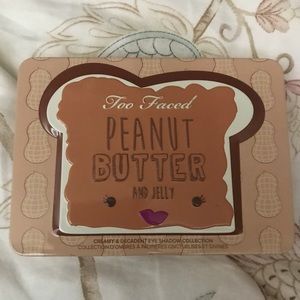 Too faced penut butter and jelly eyeshadow pallet